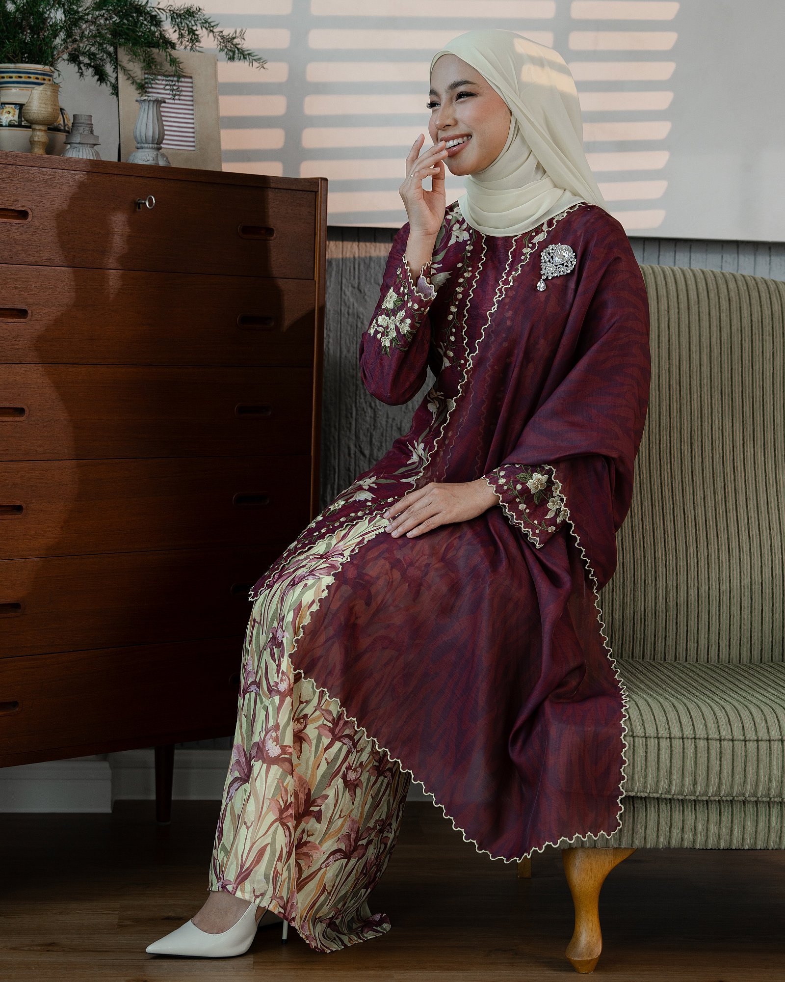 LILY KURUNG -  BANANA CRANBERRY