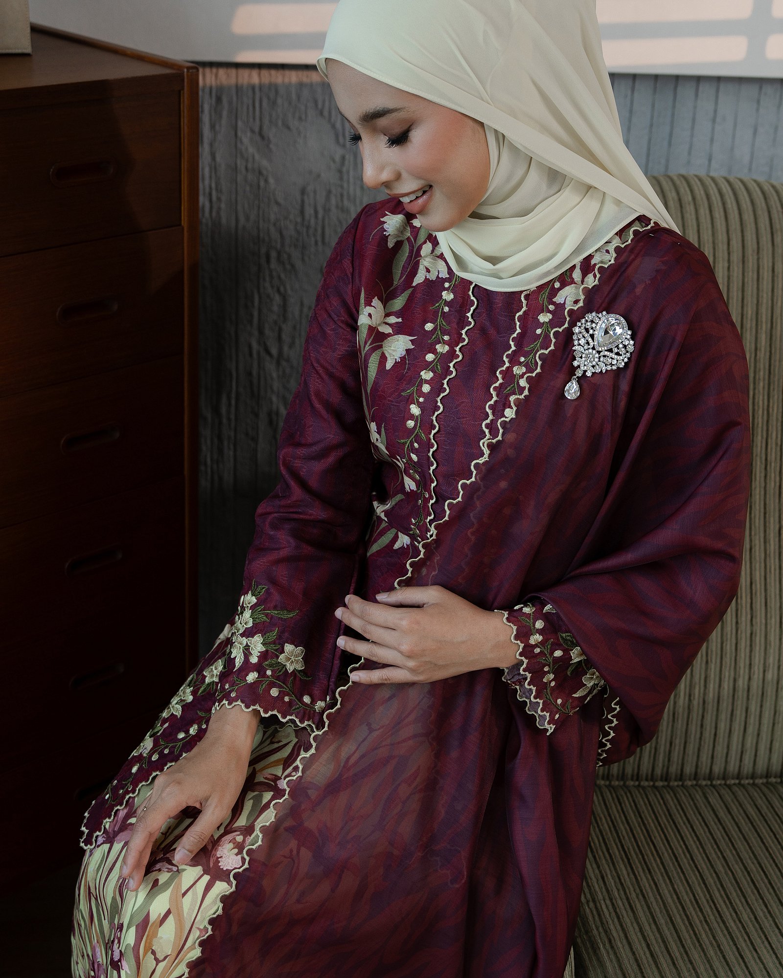 LILY KURUNG -  BANANA CRANBERRY