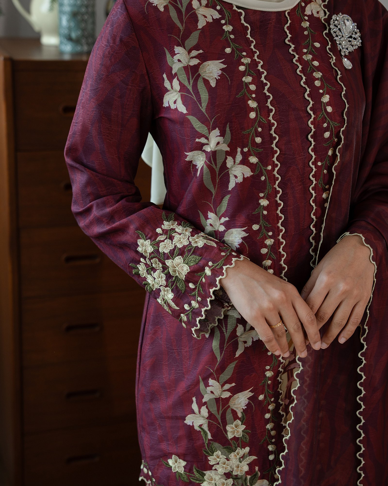 LILY KURUNG -  BANANA CRANBERRY