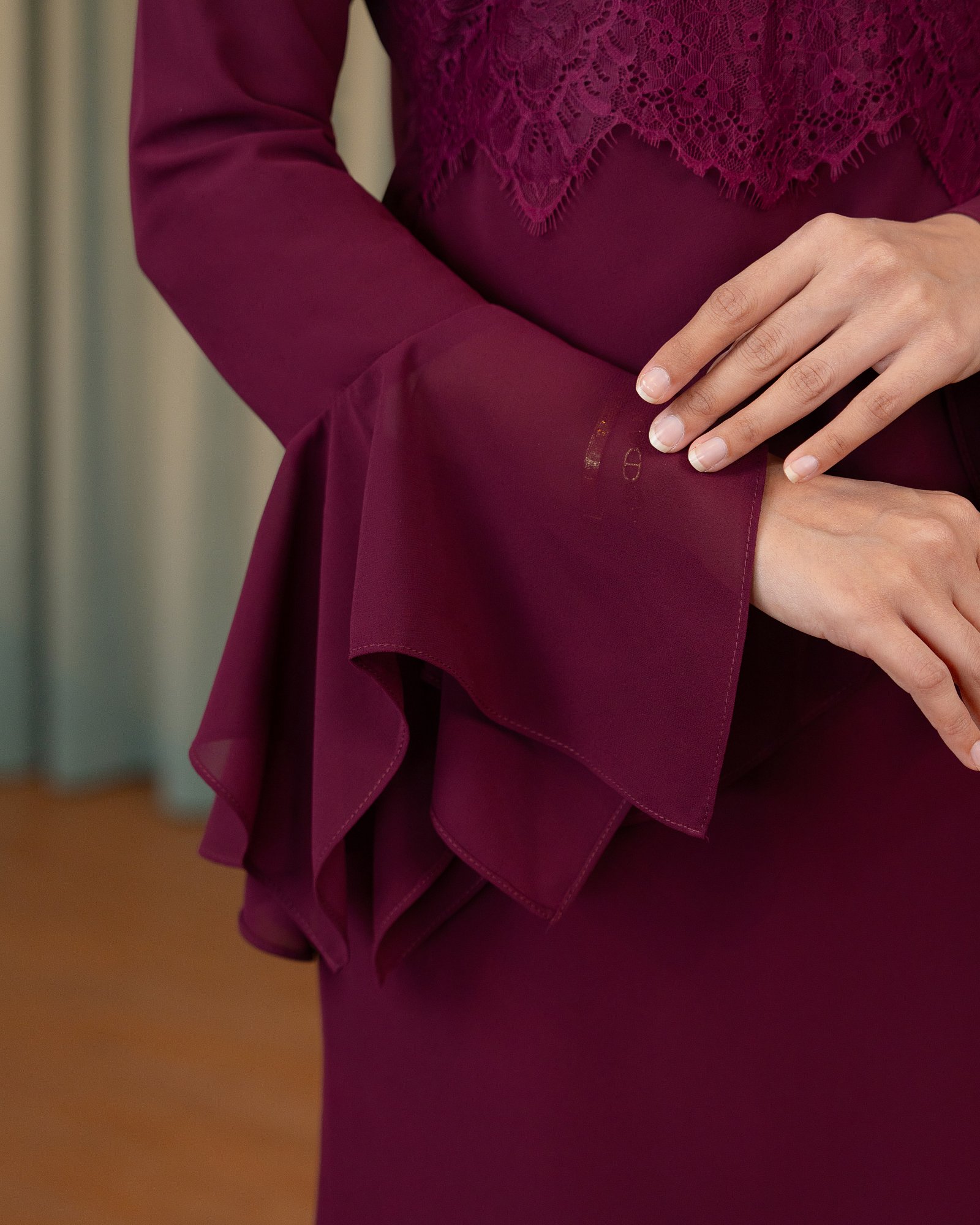 SOPHIA KURUNG - BURGUNDY