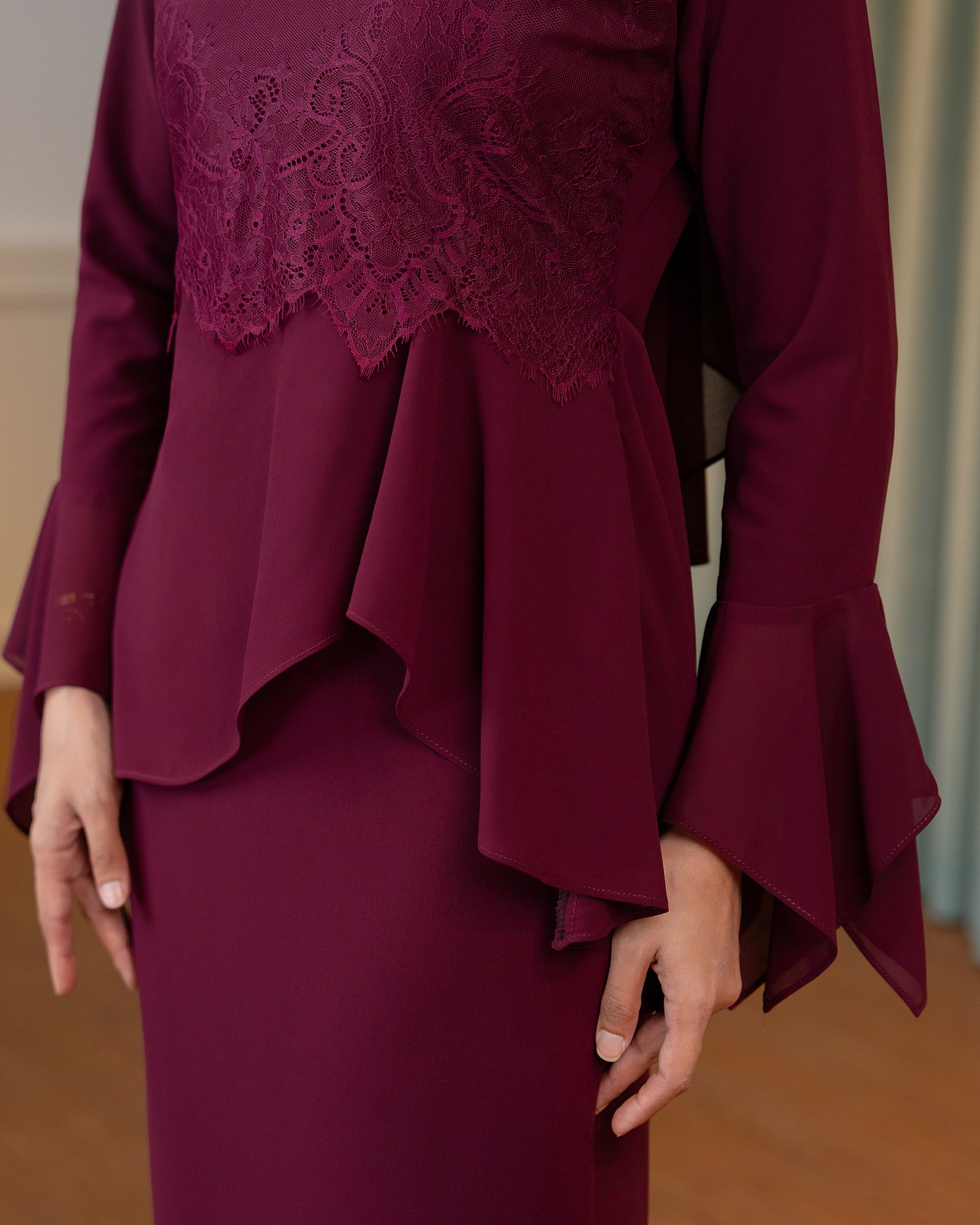 SOPHIA KURUNG - BURGUNDY