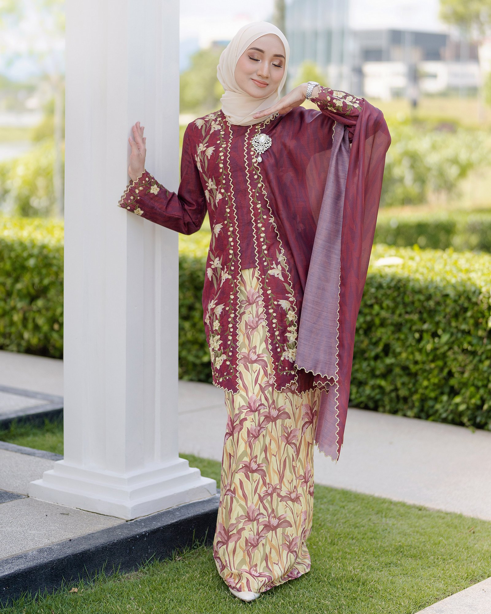 LILY KURUNG -  BANANA CRANBERRY