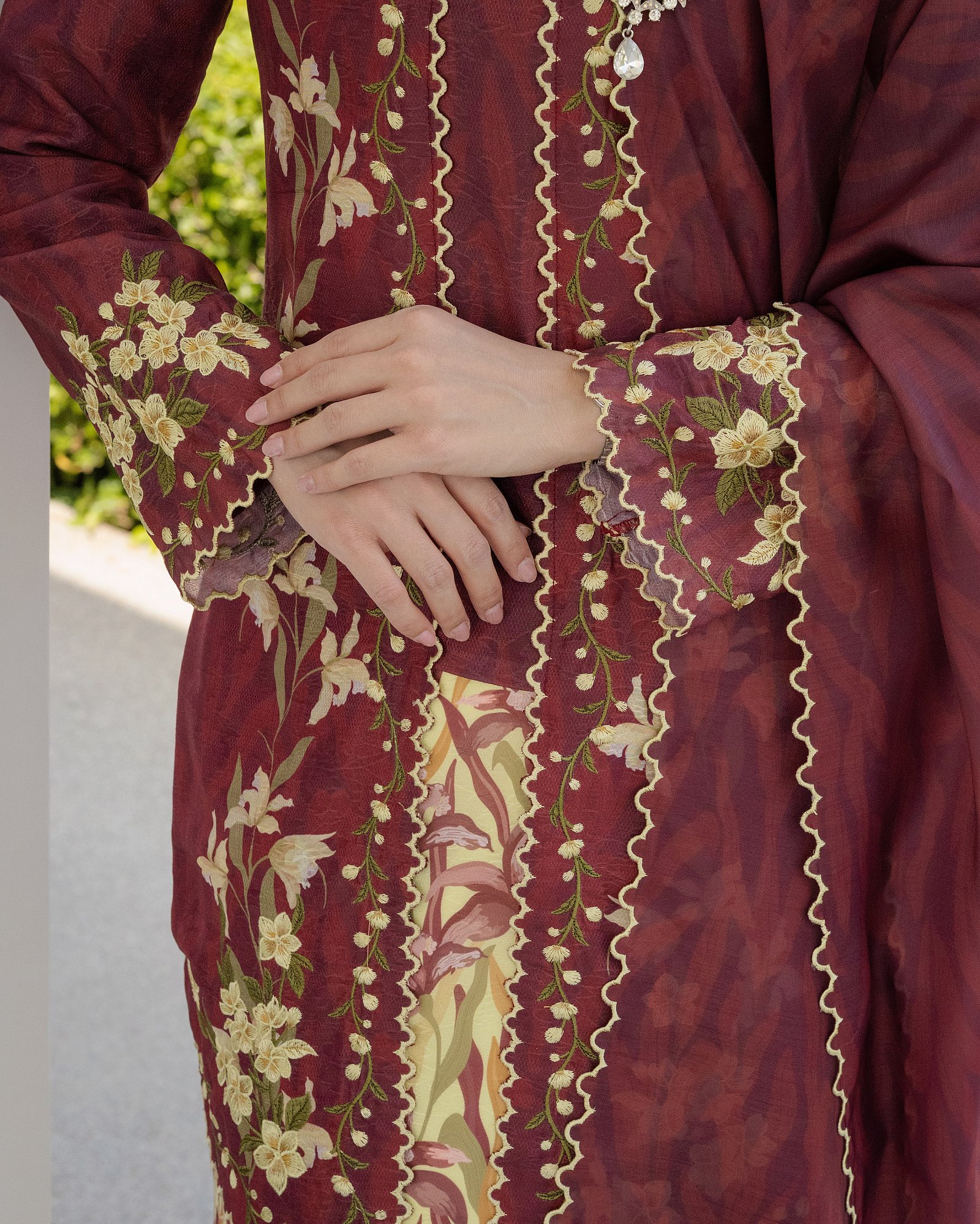 LILY KURUNG -  BANANA CRANBERRY