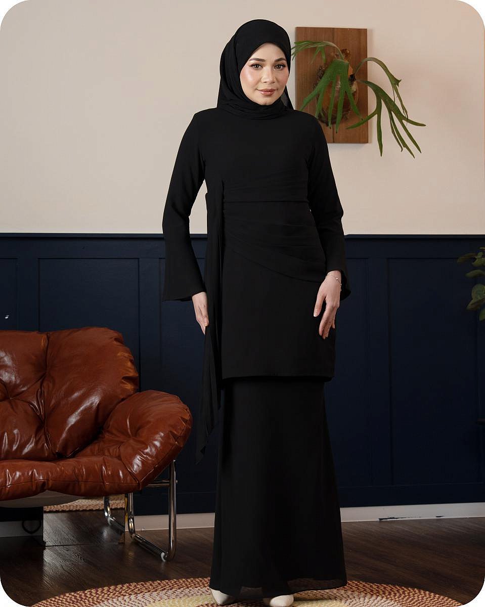 CAROLINE KURUNG - BLACK