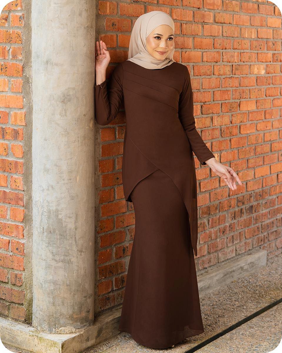 CATHELYN KURUNG - RICH BROWN