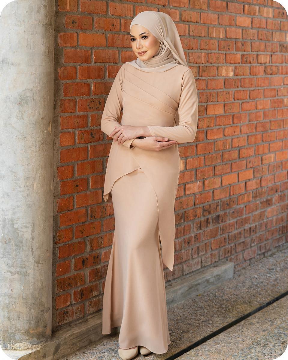 CATHELYN KURUNG - NUDE