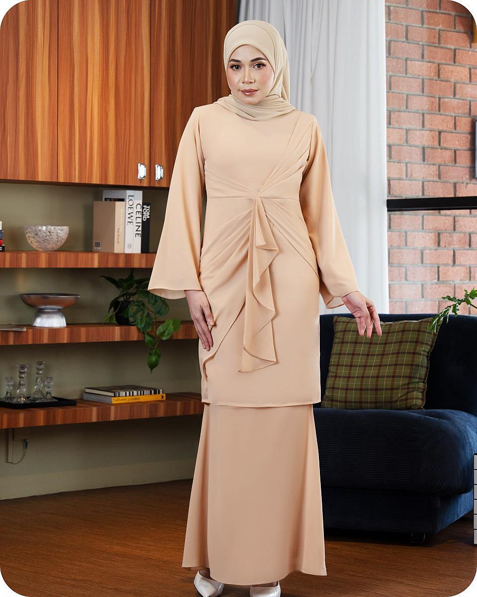 SCARLETT KURUNG - NUDE