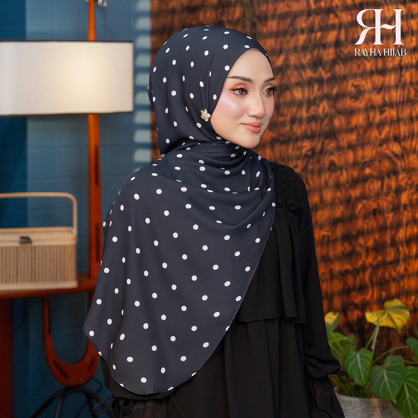 POLKADOT HOODIE SHAWL - BLACK