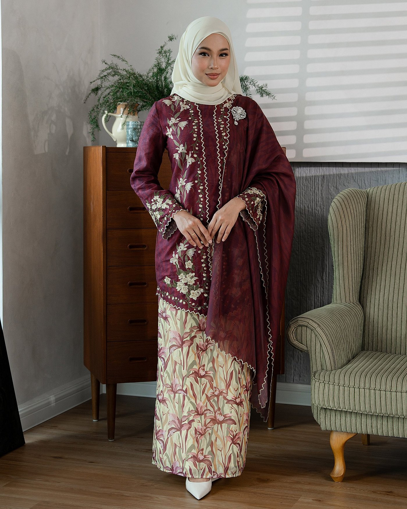 LILY KURUNG - BANANA CRANBERRY LILY KURUNG - BANANA CRANBERRY