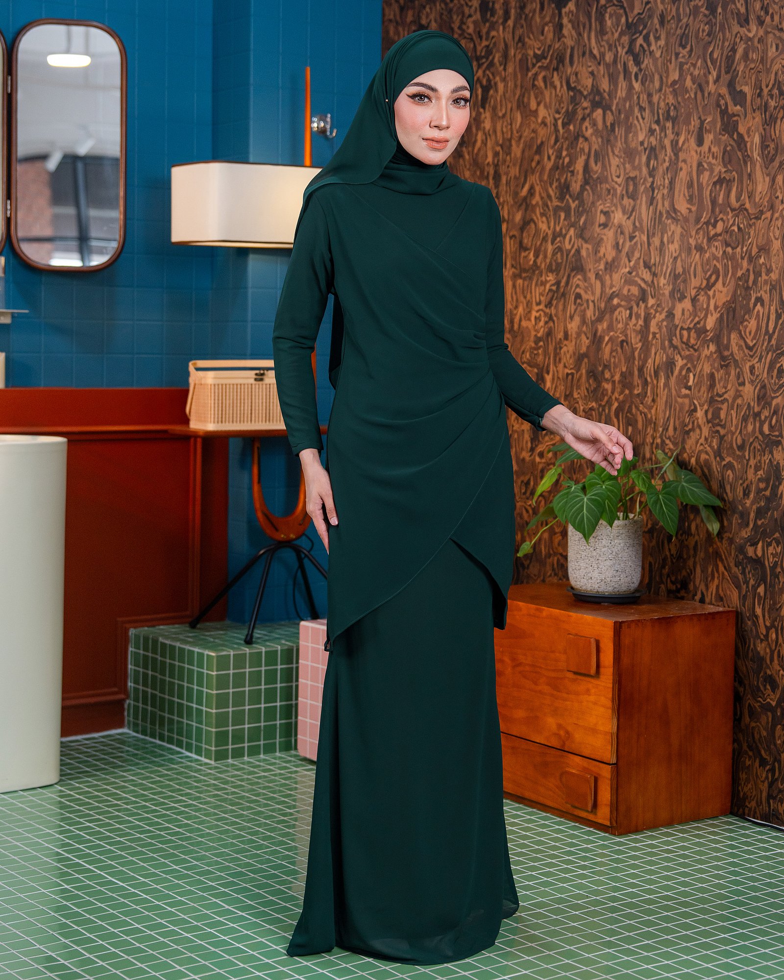 YUNA KURUNG - EMERALD GREEN YUNA KURUNG - EMERALD GREEN