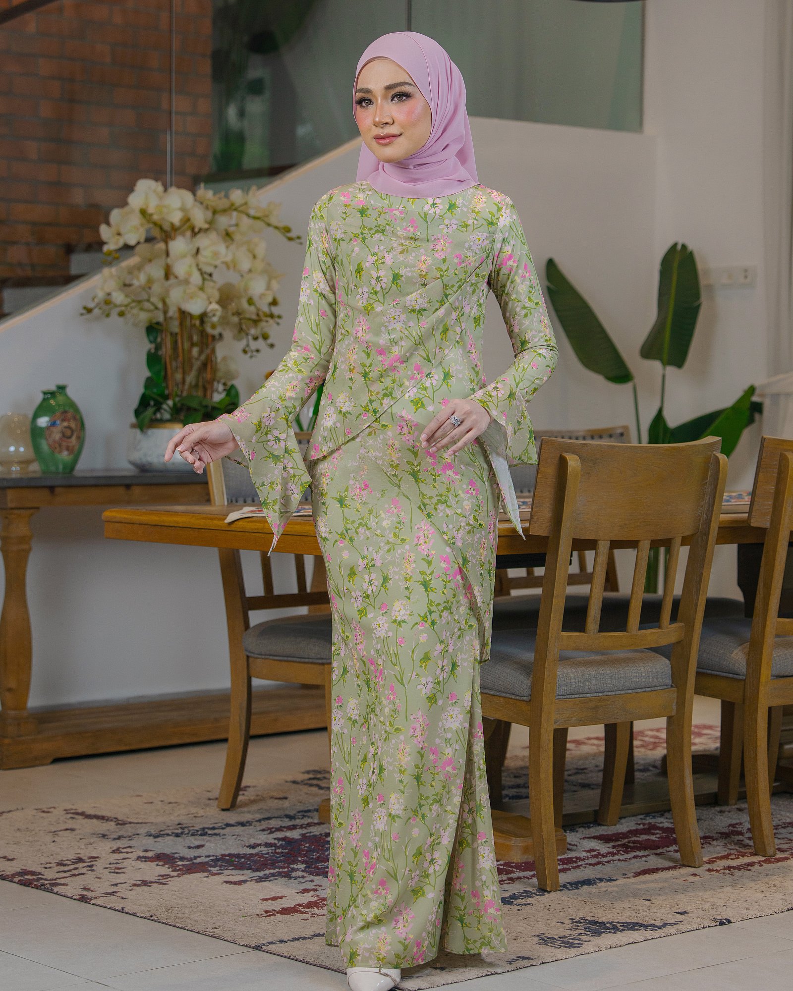 DELLA KURUNG - STRAWBERRY MATCHA DELLA KURUNG - STRAWBERRY MATCHA