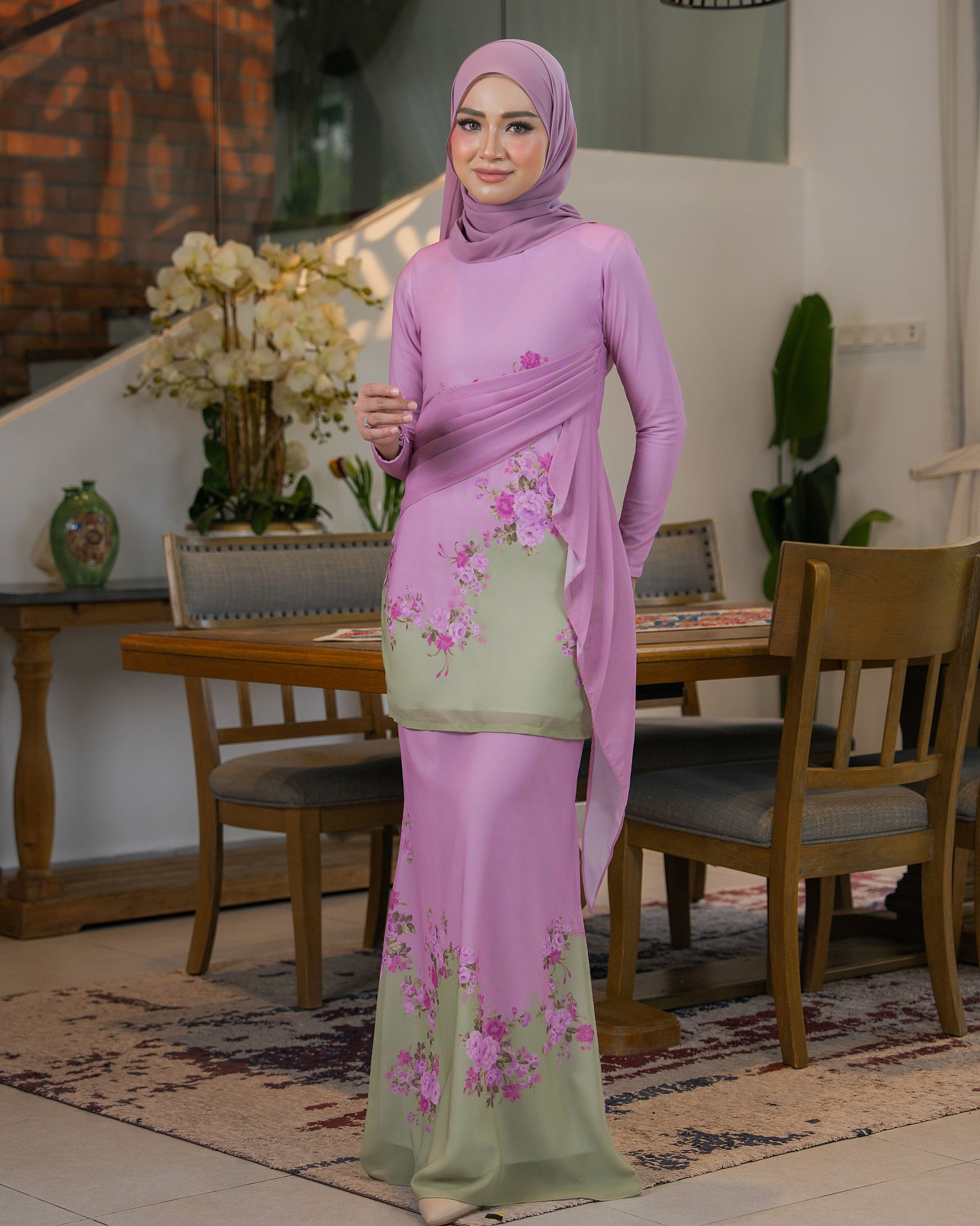 VALERIA KURUNG - STRAWBERRY MATCHA VALERIA KURUNG - STRAWBERRY MATCHA